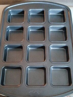 The Pampered Chef Black 12-Square Muffin Brownie Pan